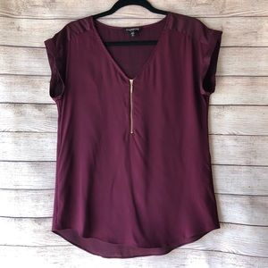 🎃 3/$40 Express Burgundy Zip V Neck Short Sleeve